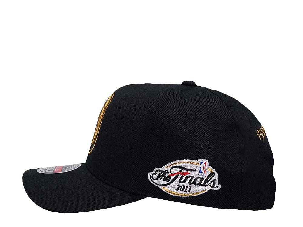 Mitchell & Ness Dallas Mavericks NBA Finals 2011 Gold Hardwood Classic Red Flex Snapback Hat