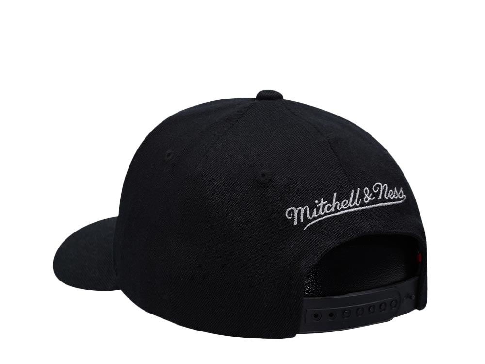 Mitchell & Ness Brooklyn Nets Black Hardwood Classic Red Flex Snapback Cap