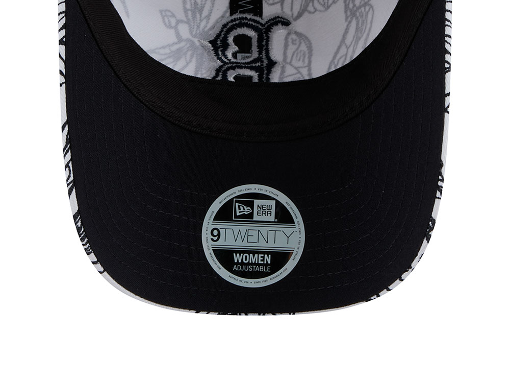 New Era Boston Red Sox Woman Floral Stitch White 9Twenty Strapback Hat